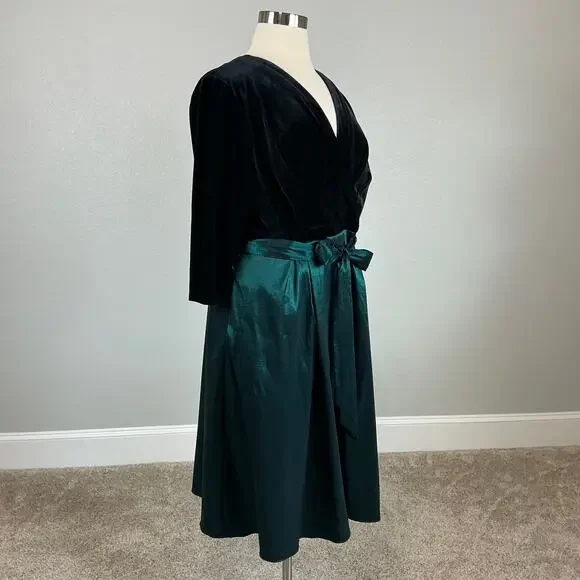 Alex Evenings Velvet A-Line V-Neck Midi Cocktail Dress Black and Green Size 20W - Picture 3 of 13